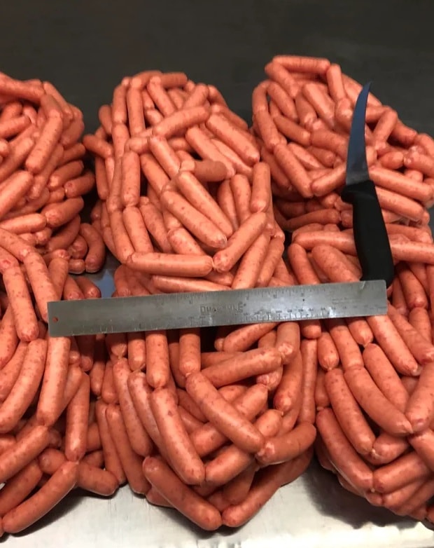 fresh breakfast sausage links with collagen casings