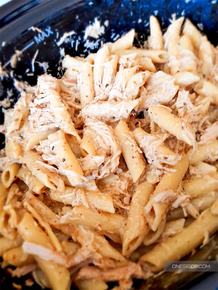 Cooked buffalo wild wings garlic parmesan chicken pasta in a Crockpot