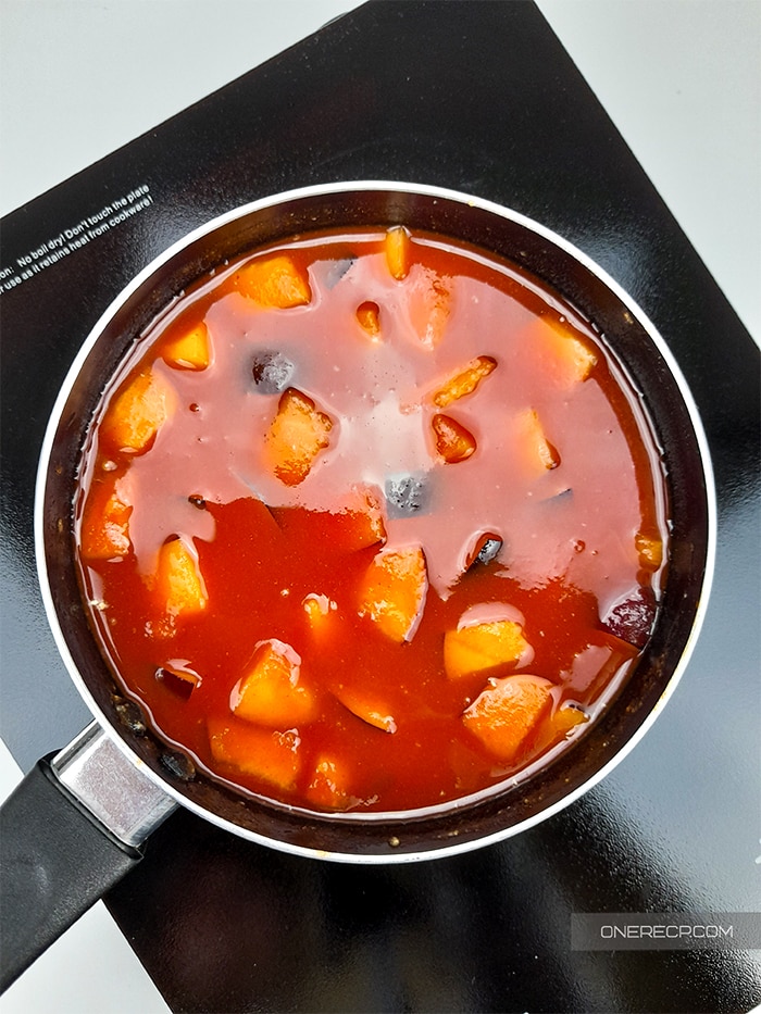 a pan heating up all the ingredients of the BBQ sauce 