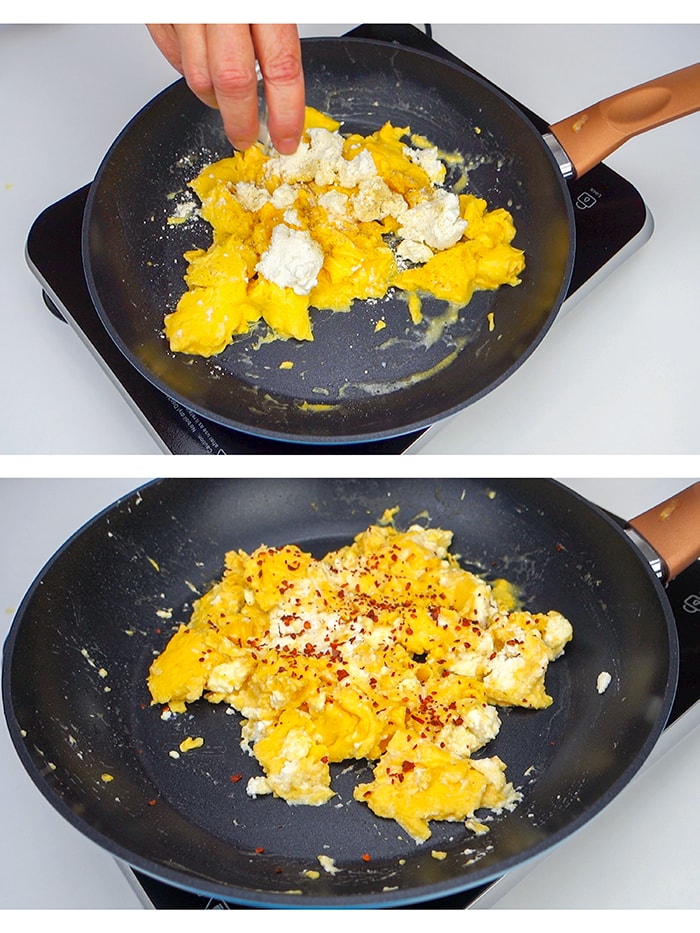 Seasoning scrambled eggs with salt, garlic powder, white pepper and chili flakes