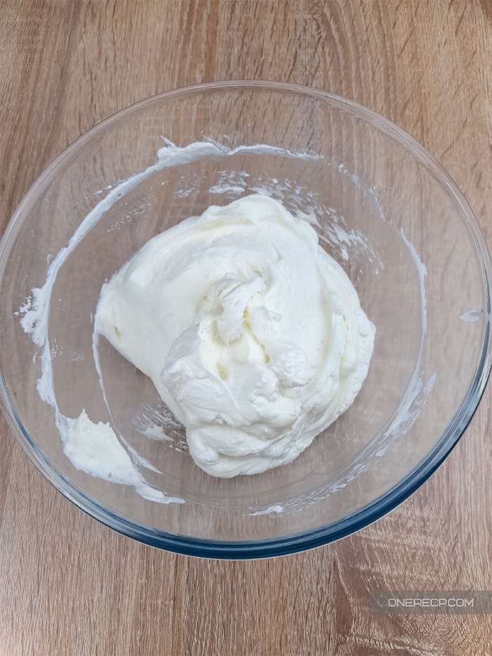 a bowl of well mixed heavy whipped cream and beat cream cheese with a good consistency