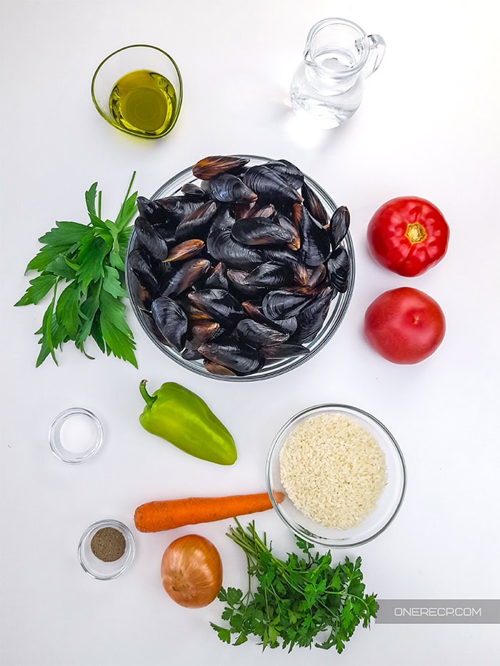 Ingredients for mussels with rice.