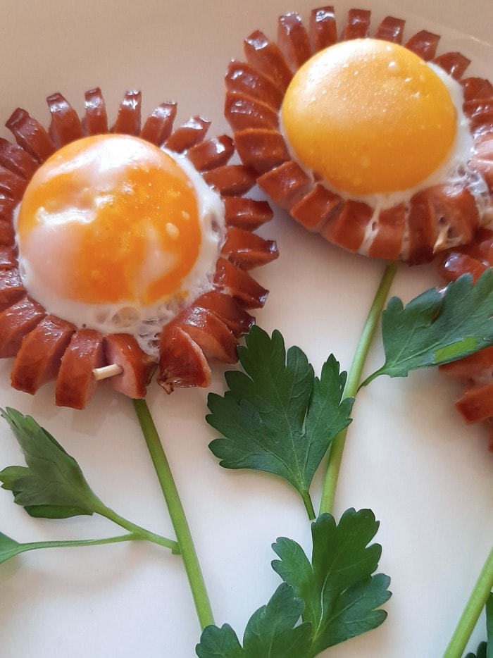 vienna sausages shaped as a sunflower with a fried egg in the center