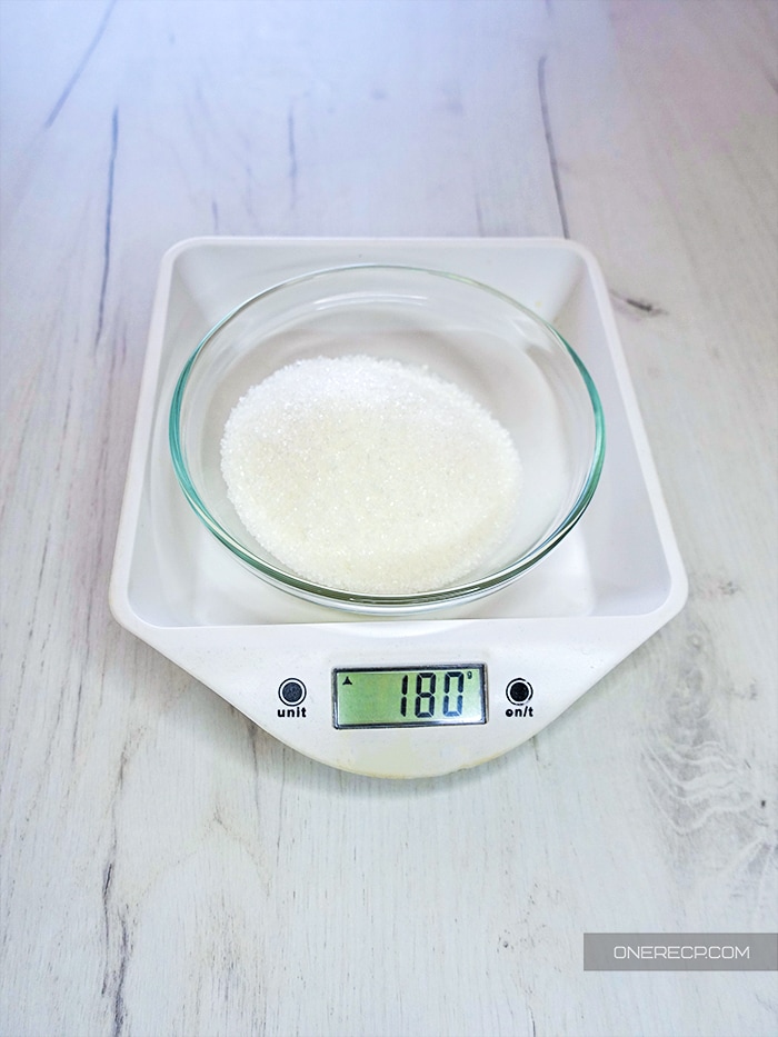 Measuring 180 grams of granulated sugar with a kitchen scale