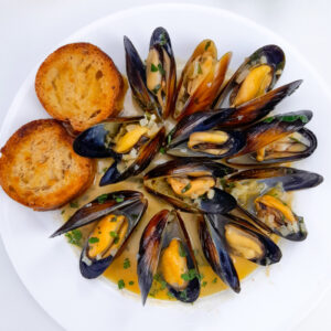 White Wine Garlic Butter Sauce Mussels