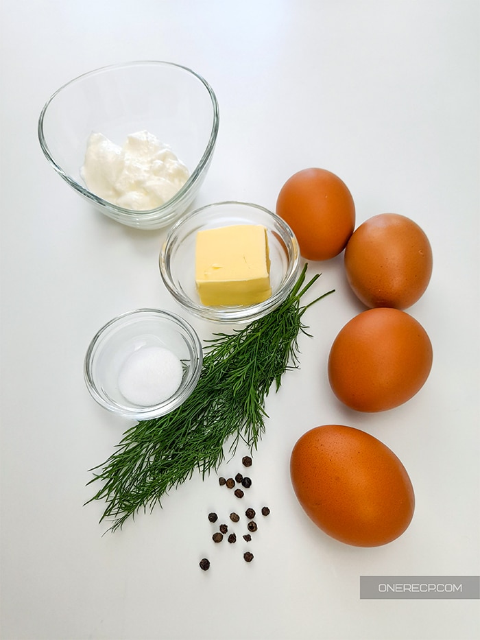 Ingredients for yogurt scrambled eggs